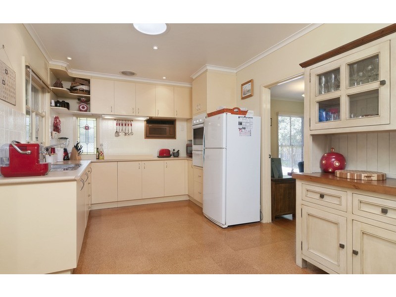 51 Bellara Drive, Mooroolbark VIC 3138