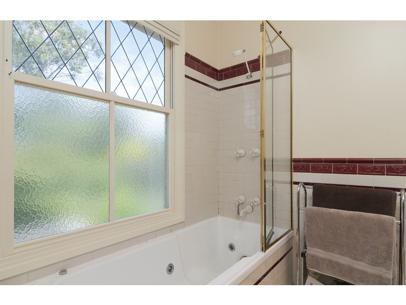 51 Bellara Drive, Mooroolbark VIC 3138