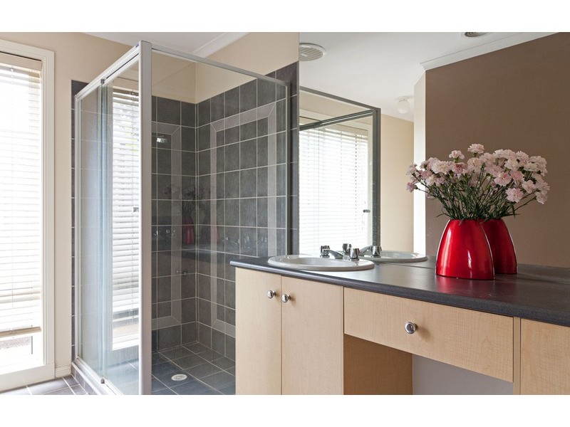 8 Kyra  Close, Lilydale VIC 3140