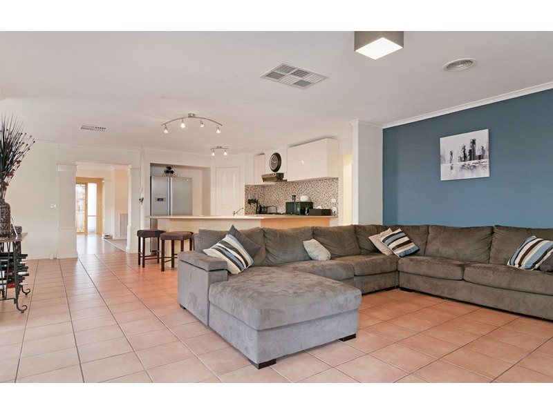 8 Kyra  Close, Lilydale VIC 3140