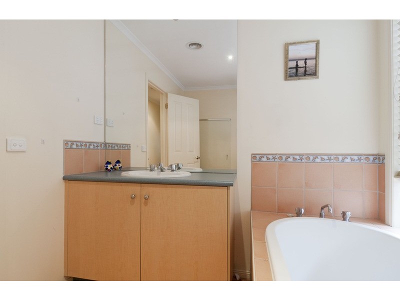 8 Kyra  Close, Lilydale VIC 3140