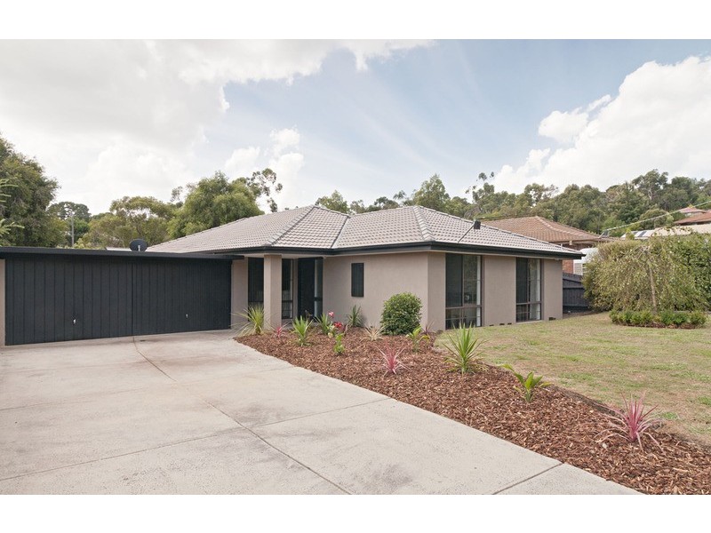 59 Zina  Grove, Mooroolbark VIC 3138