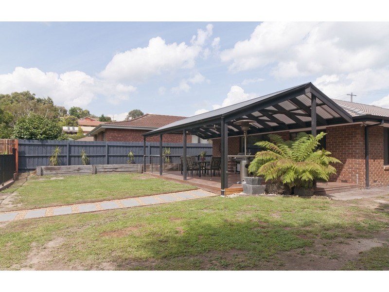 59 Zina  Grove, Mooroolbark VIC 3138