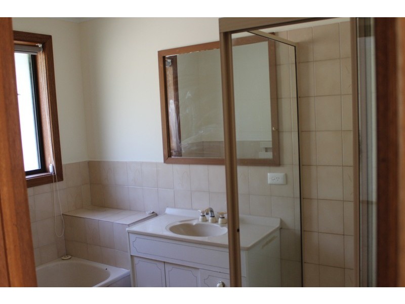 2/8 Dickson Crescent, Ringwood North VIC 3134