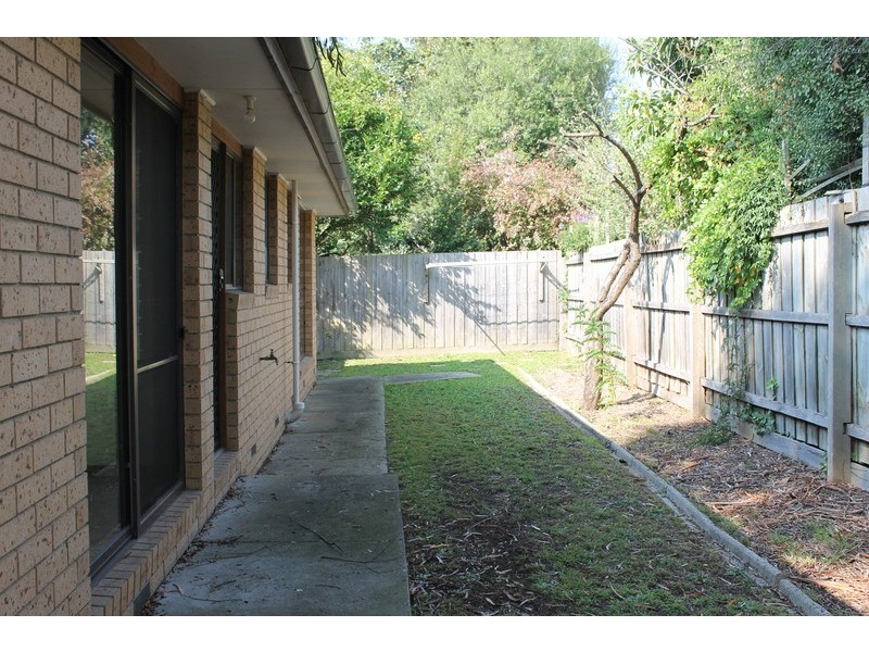 2/8 Dickson Crescent, Ringwood North VIC 3134