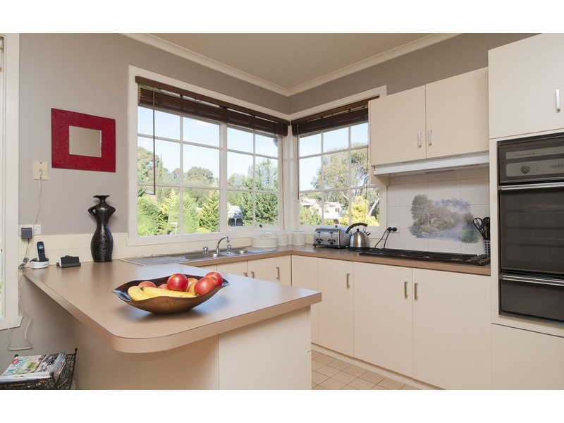 94 Landscape  Drive, Mooroolbark VIC 3138