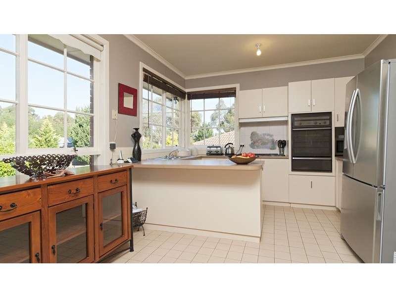 94 Landscape  Drive, Mooroolbark VIC 3138