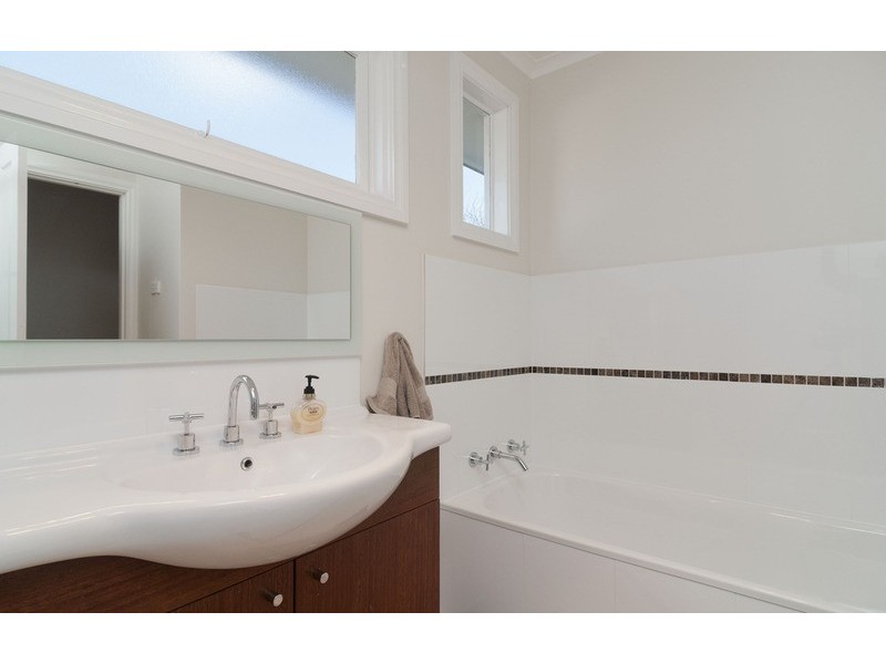 15 Kalimna Street, Mooroolbark VIC 3138