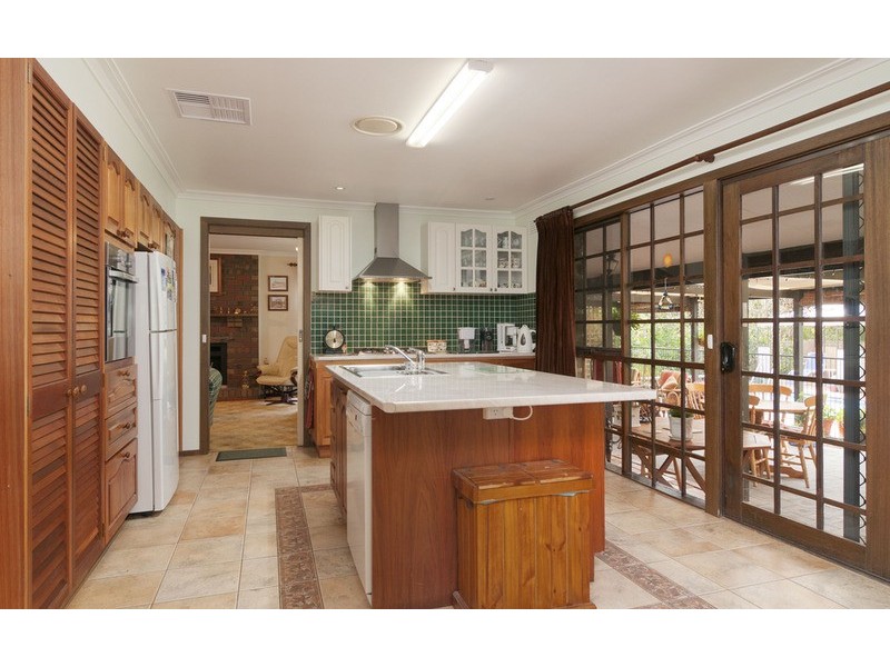 25 St James  Avenue, Montrose VIC 3765