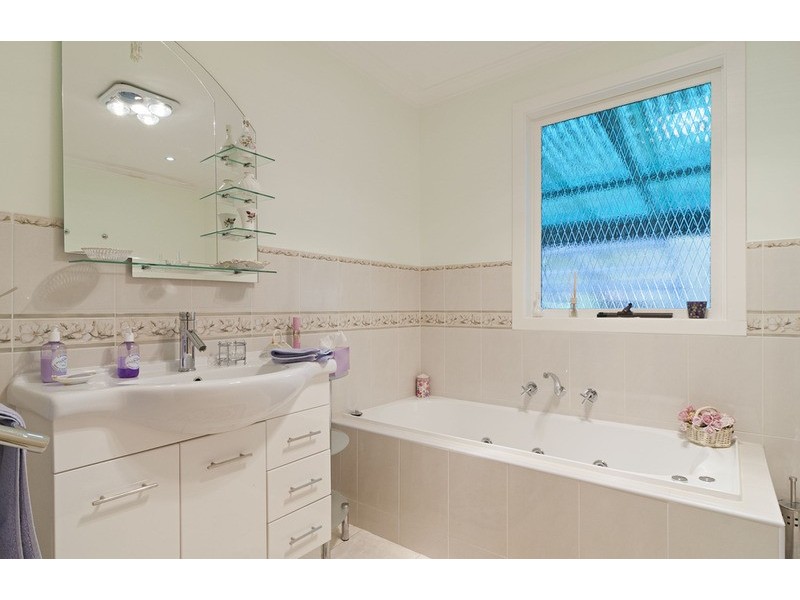 25 St James  Avenue, Montrose VIC 3765