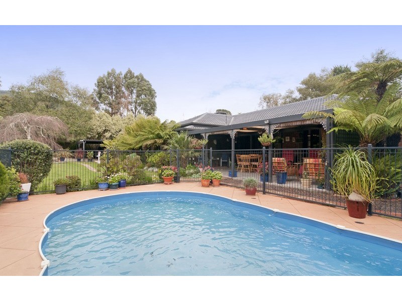 25 St James  Avenue, Montrose VIC 3765