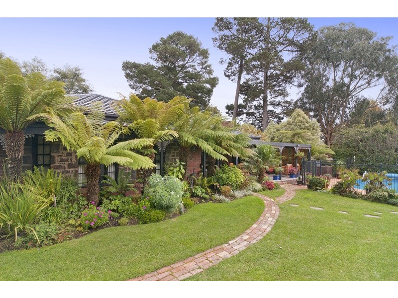 25 St James  Avenue, Montrose VIC 3765