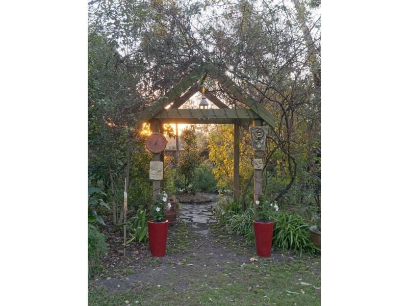 86 Pembroke Road, Mooroolbark VIC 3138