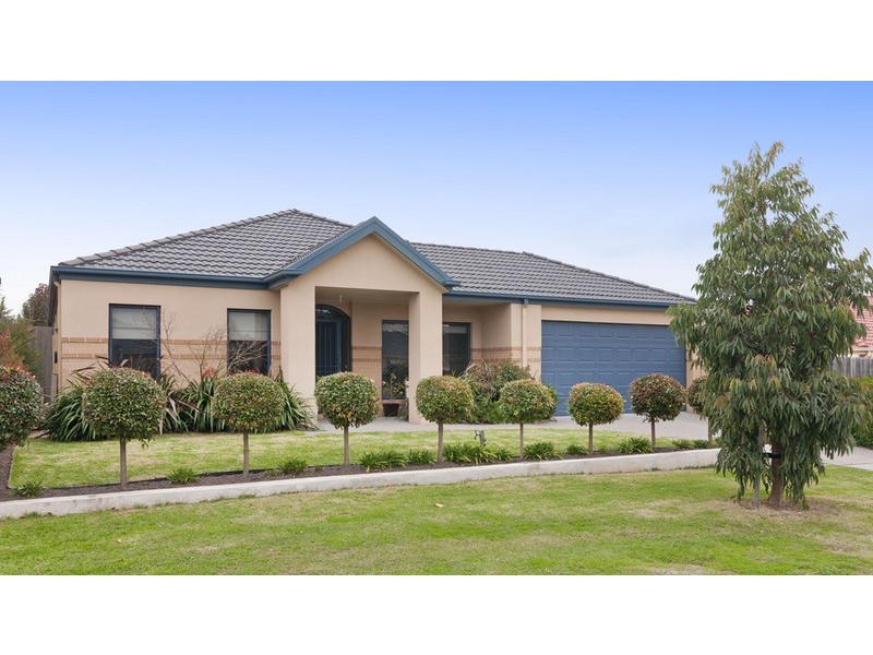 4 Hill View Rise, Mooroolbark VIC 3138