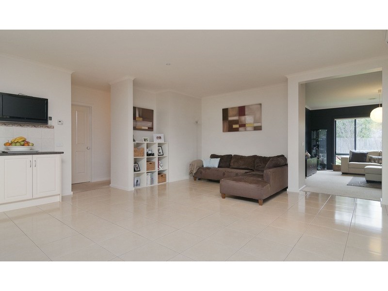 4 Hill View Rise, Mooroolbark VIC 3138