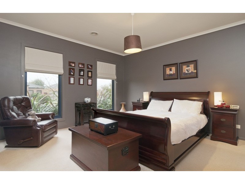 4 Hill View Rise, Mooroolbark VIC 3138