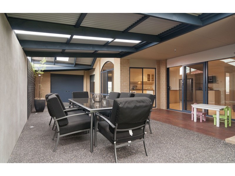 4 Hill View Rise, Mooroolbark VIC 3138