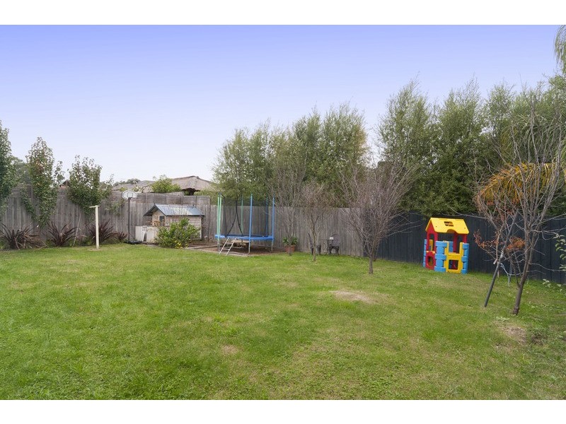 4 Hill View Rise, Mooroolbark VIC 3138