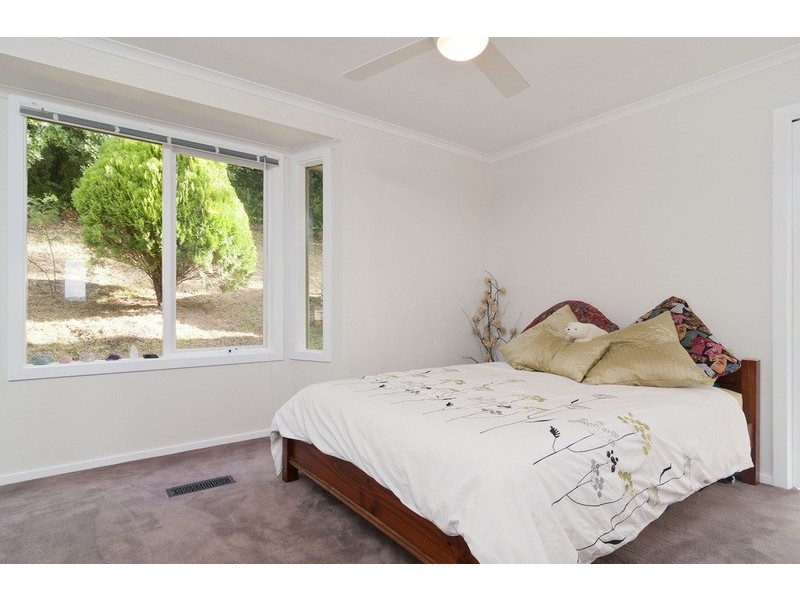19 Thomas  Crescent, Lilydale VIC 3140