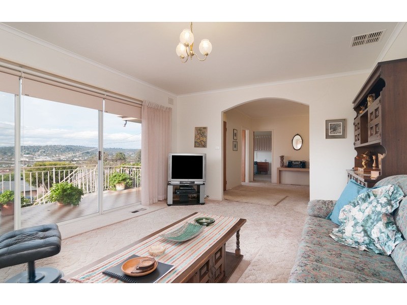 17 St Andrews Drive, Chirnside Park VIC 3116