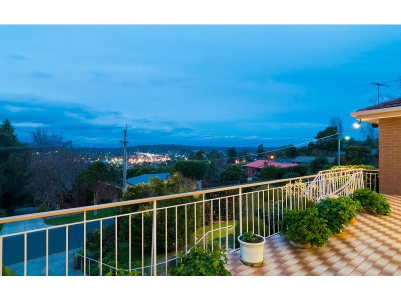 17 St Andrews Drive, Chirnside Park VIC 3116