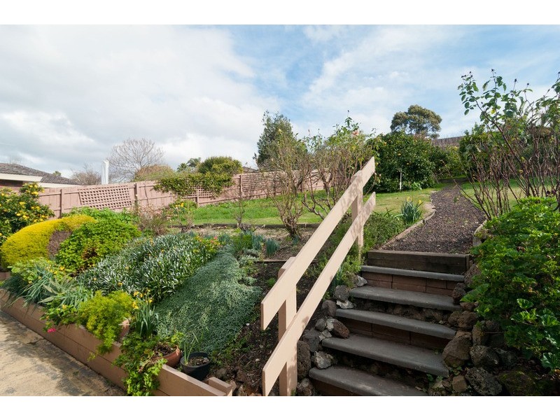 17 St Andrews Drive, Chirnside Park VIC 3116