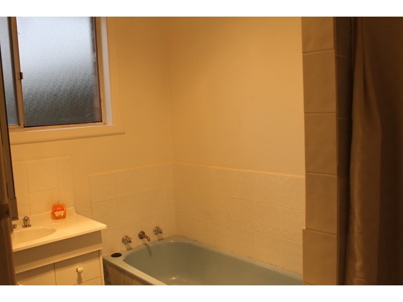 35 Moore Avenue, Montrose VIC 3765