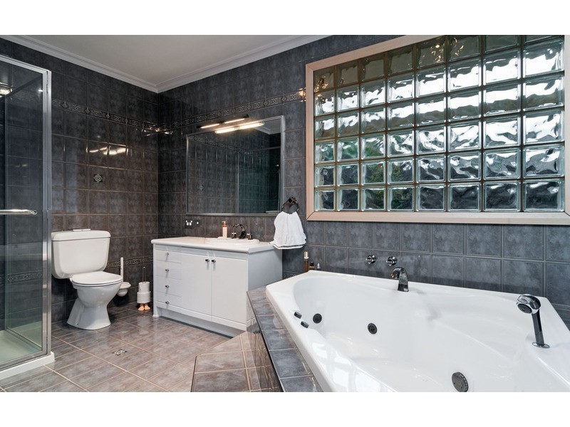 7 Highleigh Court, Mooroolbark VIC 3138