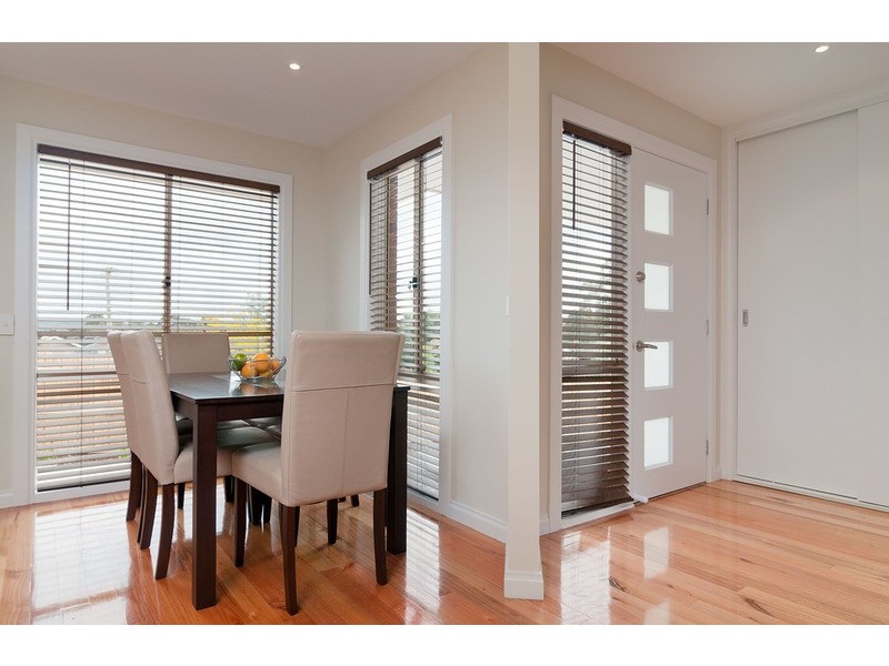 2/27 Bellara Drive, Mooroolbark VIC 3138