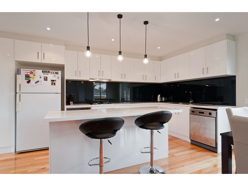 2/27 Bellara Drive, Mooroolbark VIC 3138