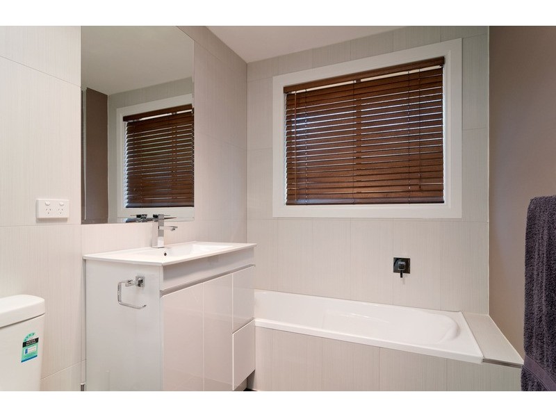 2/27 Bellara Drive, Mooroolbark VIC 3138