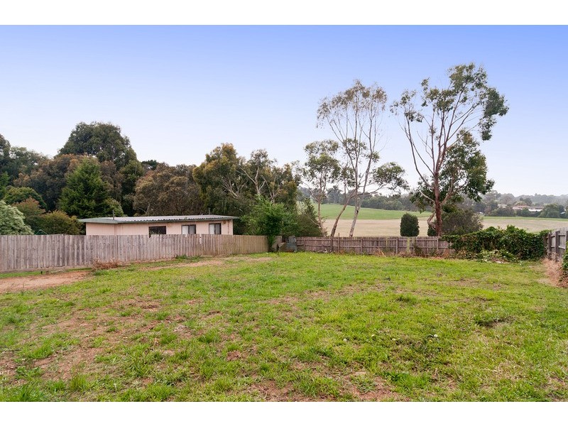 41 Bimbadeen Drive, Mooroolbark VIC 3138