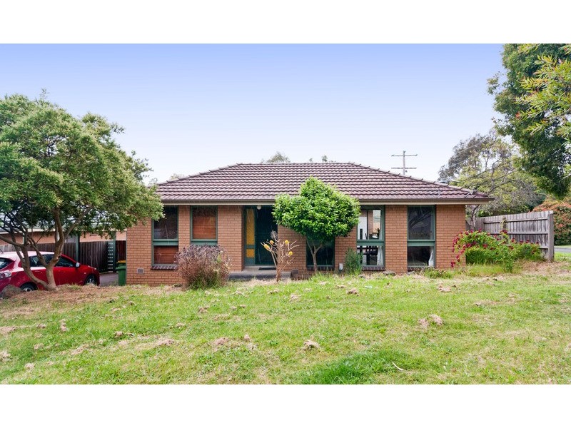2 Nambour Drive, Mooroolbark VIC 3138
