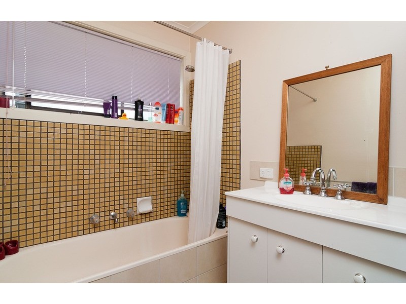 2 Nambour Drive, Mooroolbark VIC 3138