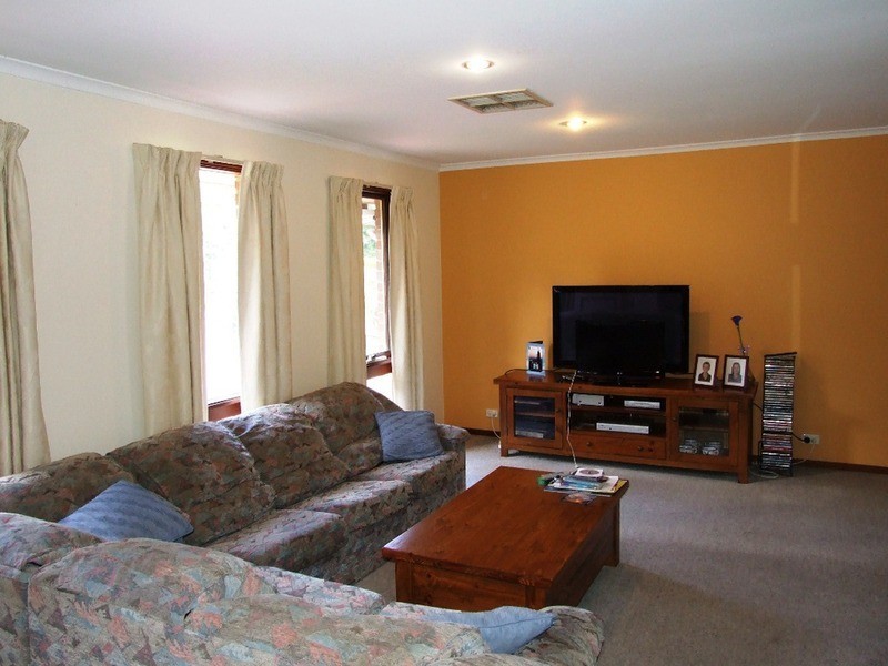 25 Sorrel Crescent, Warranwood VIC 3134