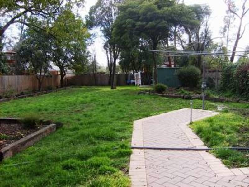 8 Ash Grove, Bayswater VIC 3153