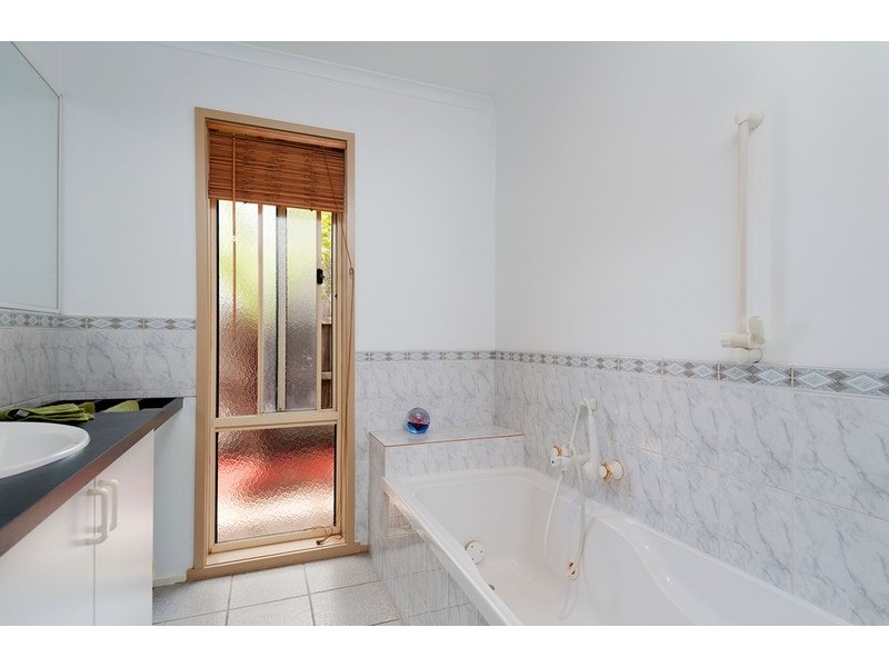 4 Lakeview  Drive, Lilydale VIC 3140