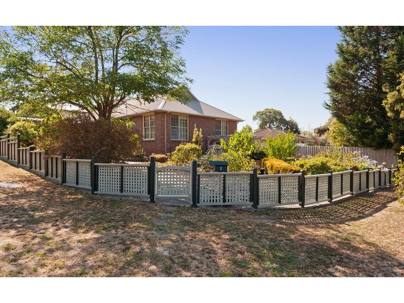 1 Parklands Avenue, Chirnside Park VIC 3116