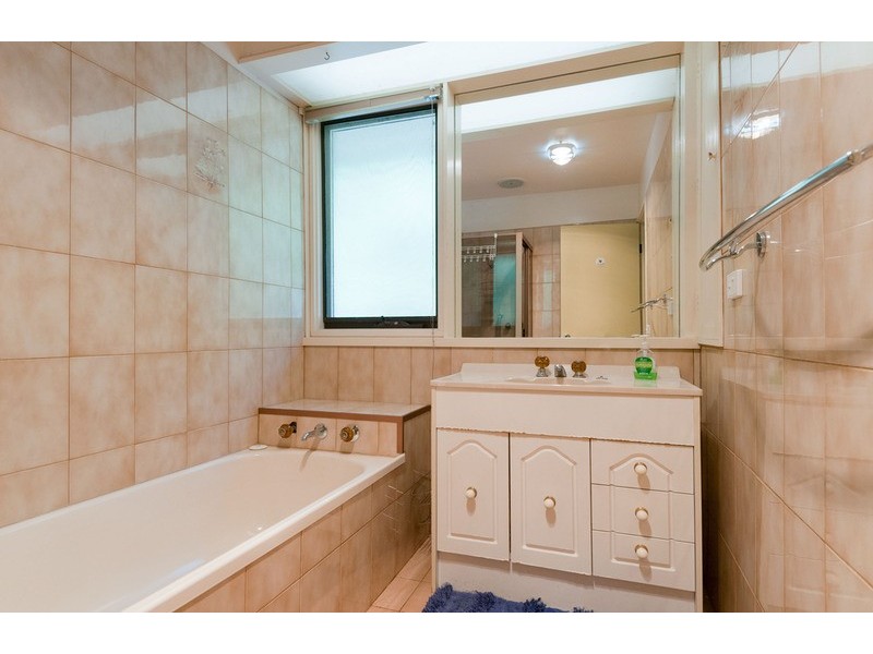 33 Kingswood Drive, Chirnside Park VIC 3116