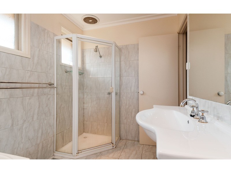 19 Blueberry Road, Mooroolbark VIC 3138