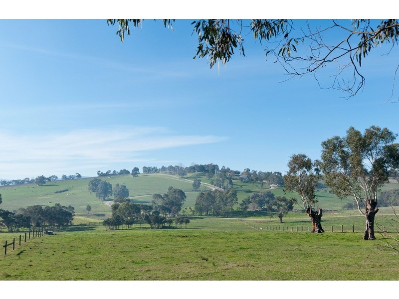 3 Henley Bridge Road, Chirnside Park VIC 3116