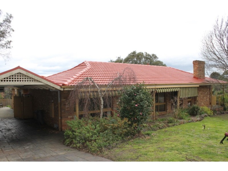 7 Churchill Drive, Mooroolbark VIC 3138