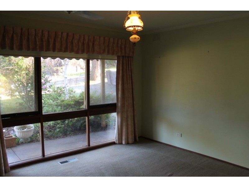 7 Churchill Drive, Mooroolbark VIC 3138