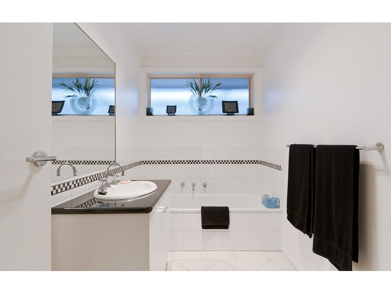 15 Drummond  Road, Seville VIC 3139