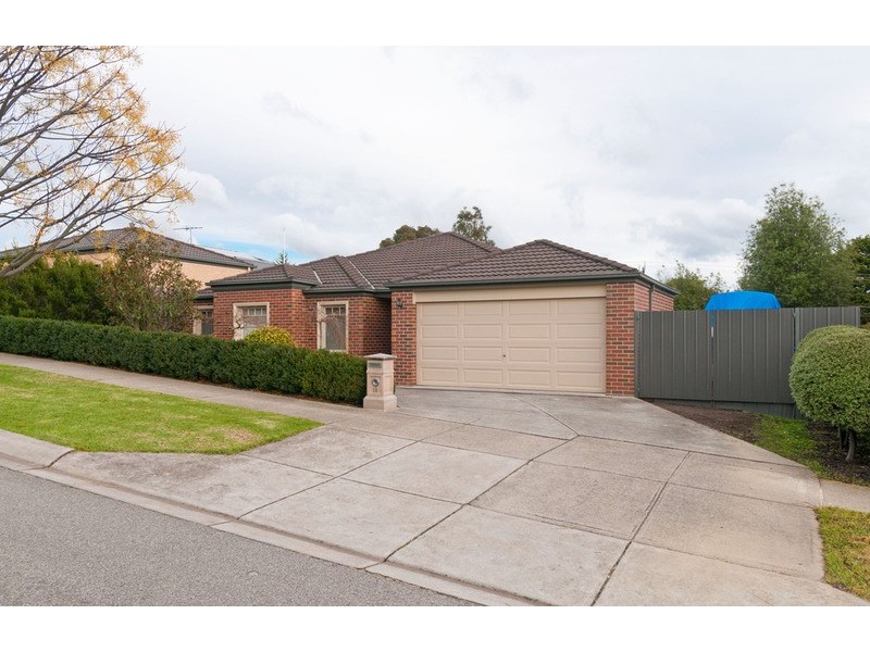 18 Mentor Grove, Lilydale VIC 3140