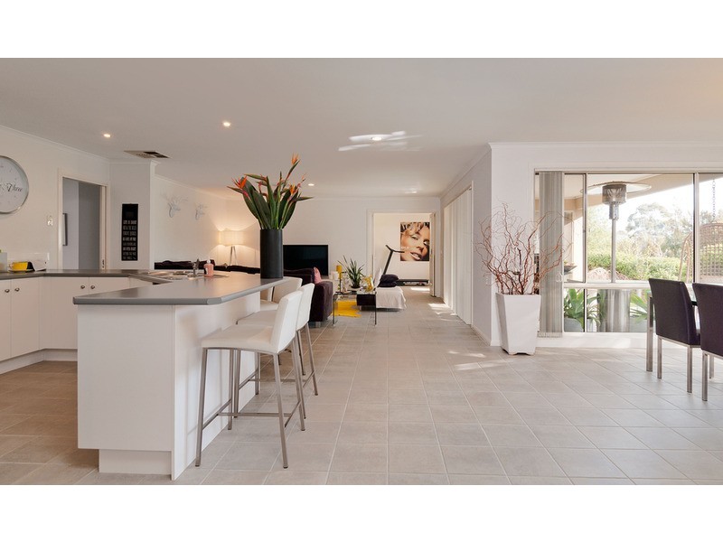 18 Mentor Grove, Lilydale VIC 3140