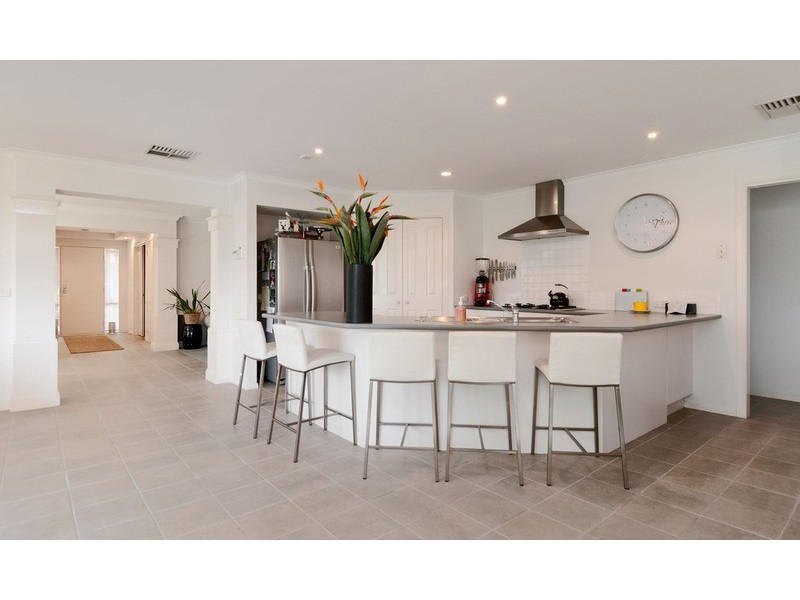 18 Mentor Grove, Lilydale VIC 3140