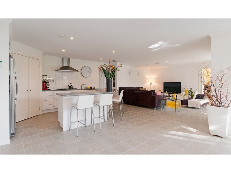 18 Mentor Grove, Lilydale VIC 3140