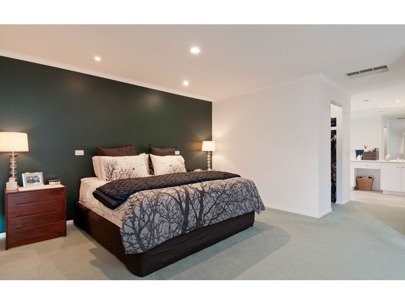 18 Mentor Grove, Lilydale VIC 3140