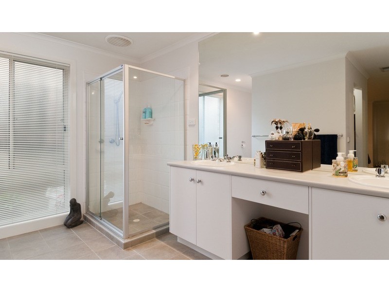 18 Mentor Grove, Lilydale VIC 3140